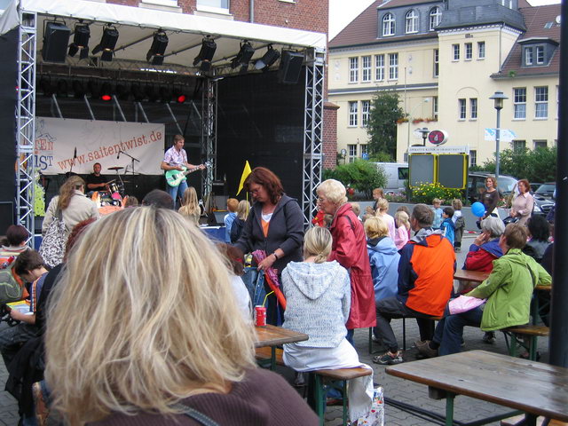 gal/2007/2007 Ruettenscheider Kinderfest/2007 Saitentwist Ruettenscheider Kinderfest 1.9. 045.jpg